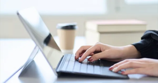 ホームページを修正している